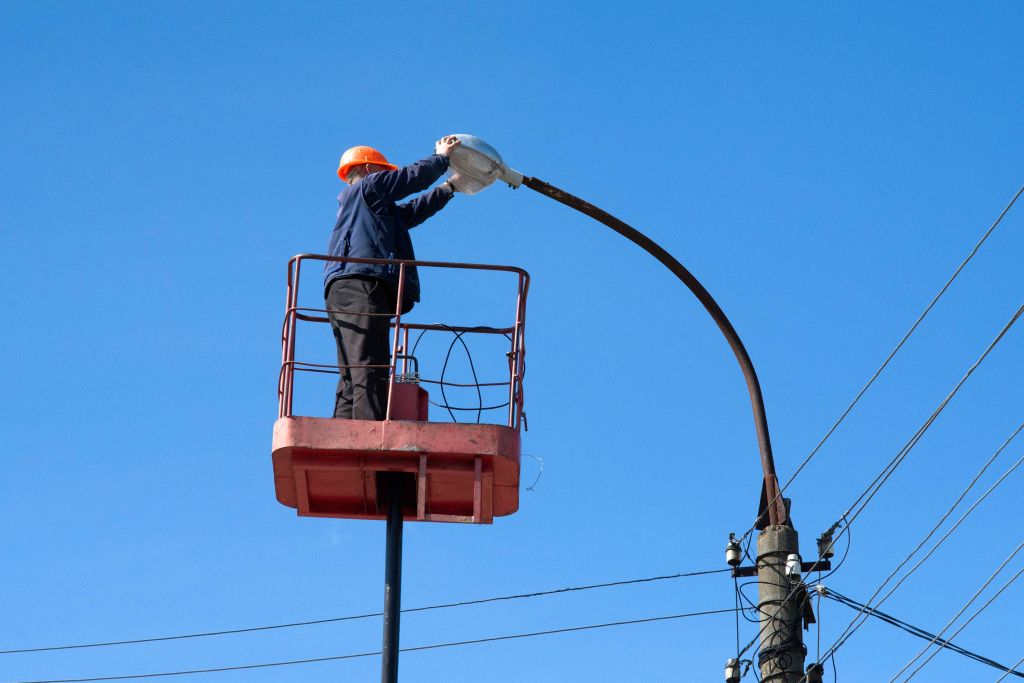 electrician climb work installing