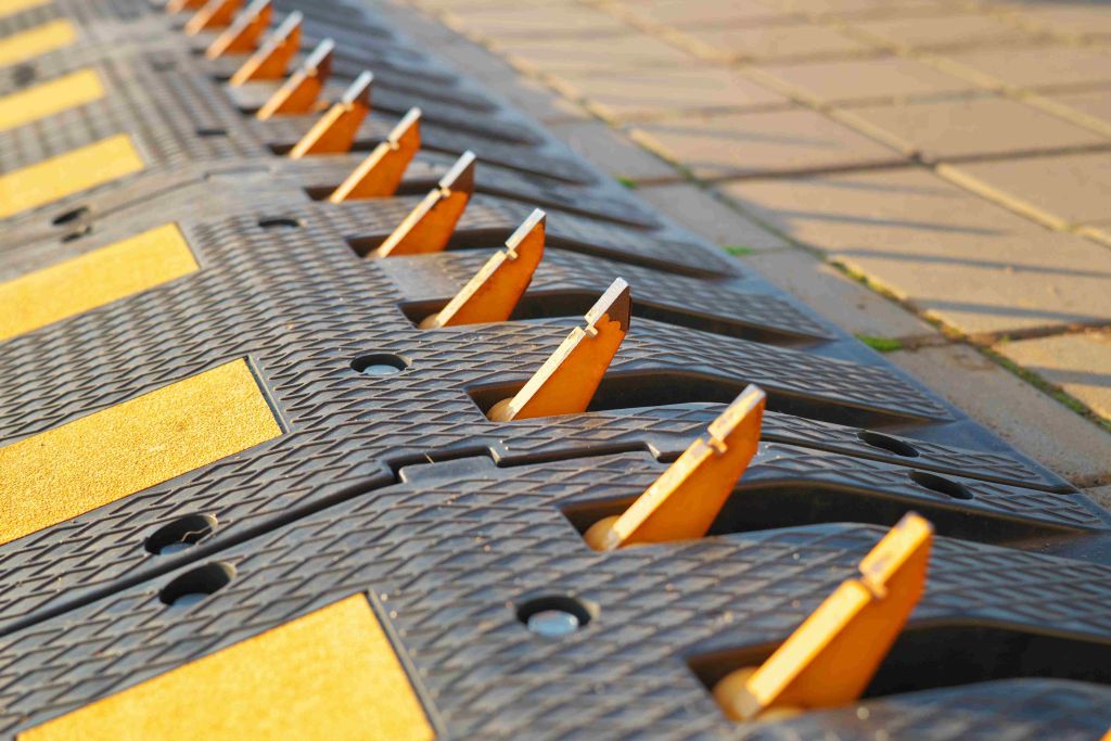 One way traffic speed bump with spikes is on the road